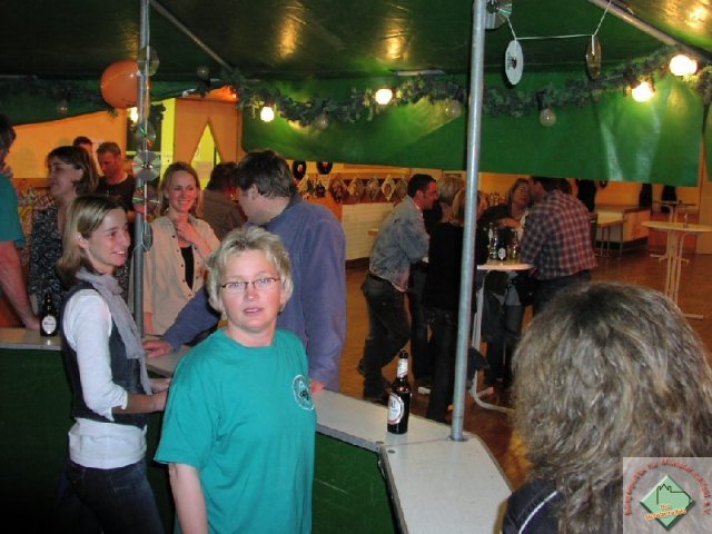 ue30_2010_100