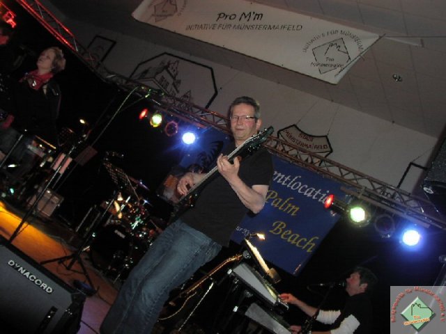 ue30_2010_33