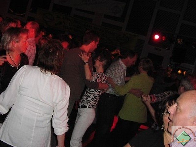 ue30_2012_044