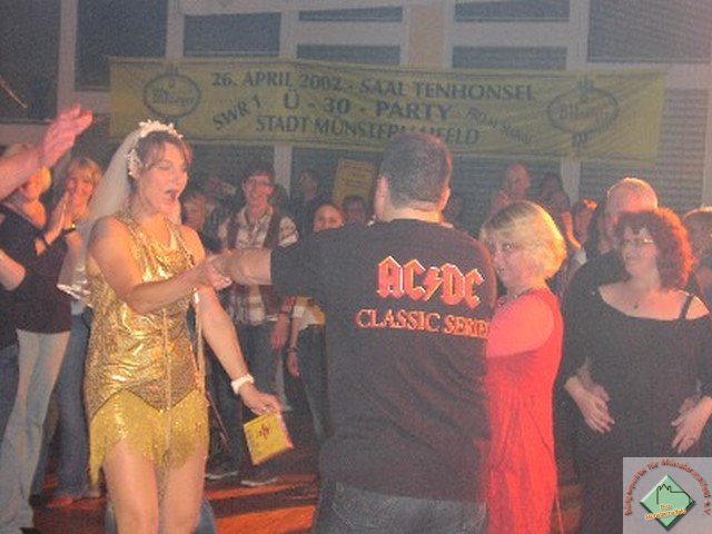 ue30_2012_104